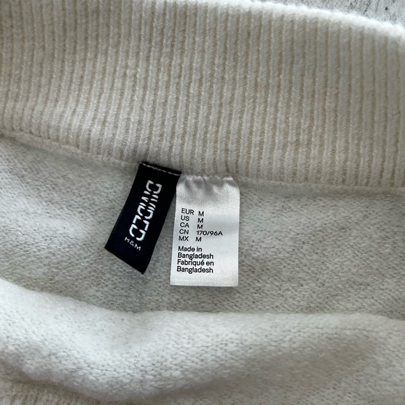 Off the shoulder white sweater - Picture 7 of 9